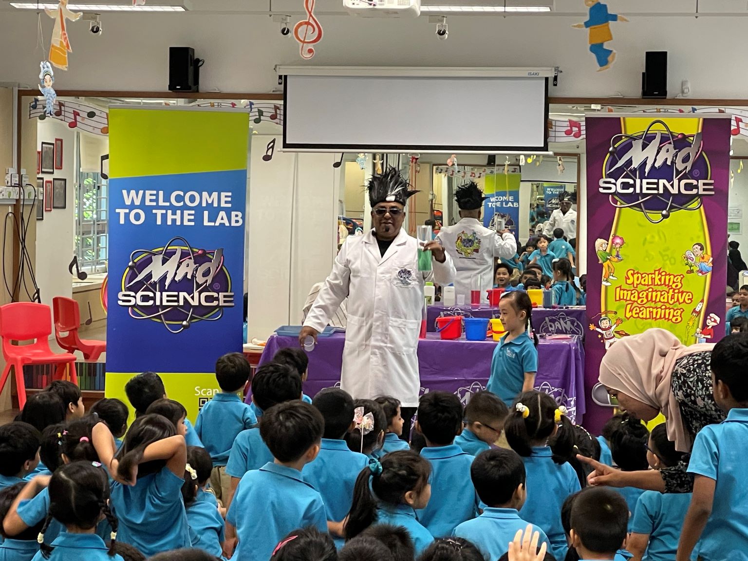 MK@AG invited Mad Science on the last day of school term for a fun-filled session.